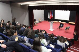 Lire la suite à propos de l’article Conférence exceptionnelle sur les défis de la paix mondiale au Groupe Scolaire René Descartes