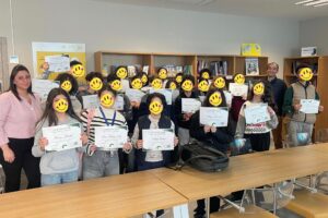 Lire la suite à propos de l’article 🏆 Cérémonie de remise des certificats de participation à HIPPO English Without Borders – The Contest