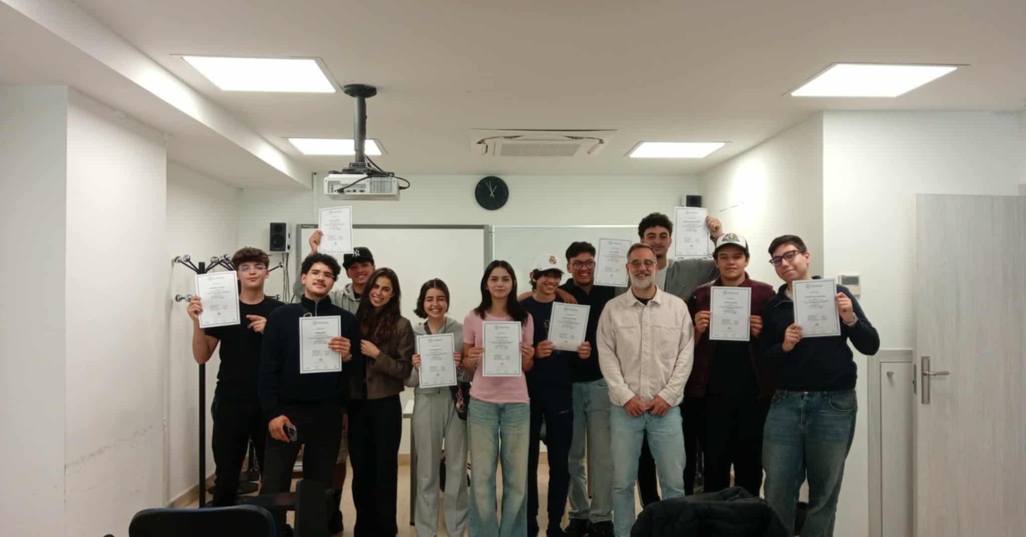 You are currently viewing Séjour linguistique à Madrid : une immersion culturelle et linguistique réussie pour les élèves du GSRD Ennasr