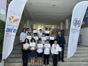 Lire la suite à propos de l’article 🎉 Félicitations aux élèves de la primaire – Groupe Scolaire René Descartes, site Ennasr 2 ! 🎉