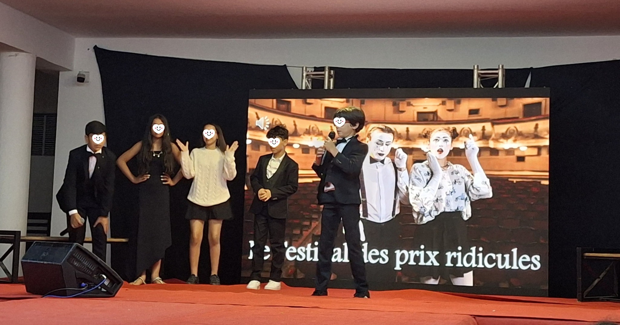 You are currently viewing ✨🎭 Le Grand Festival des CM2 Jaune 🎶🌍